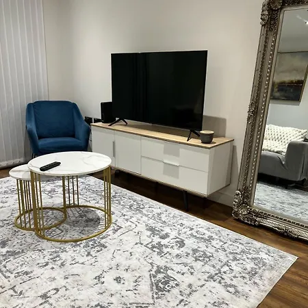 Stylish 2-Bed Apartment By Manchester City Cente-3